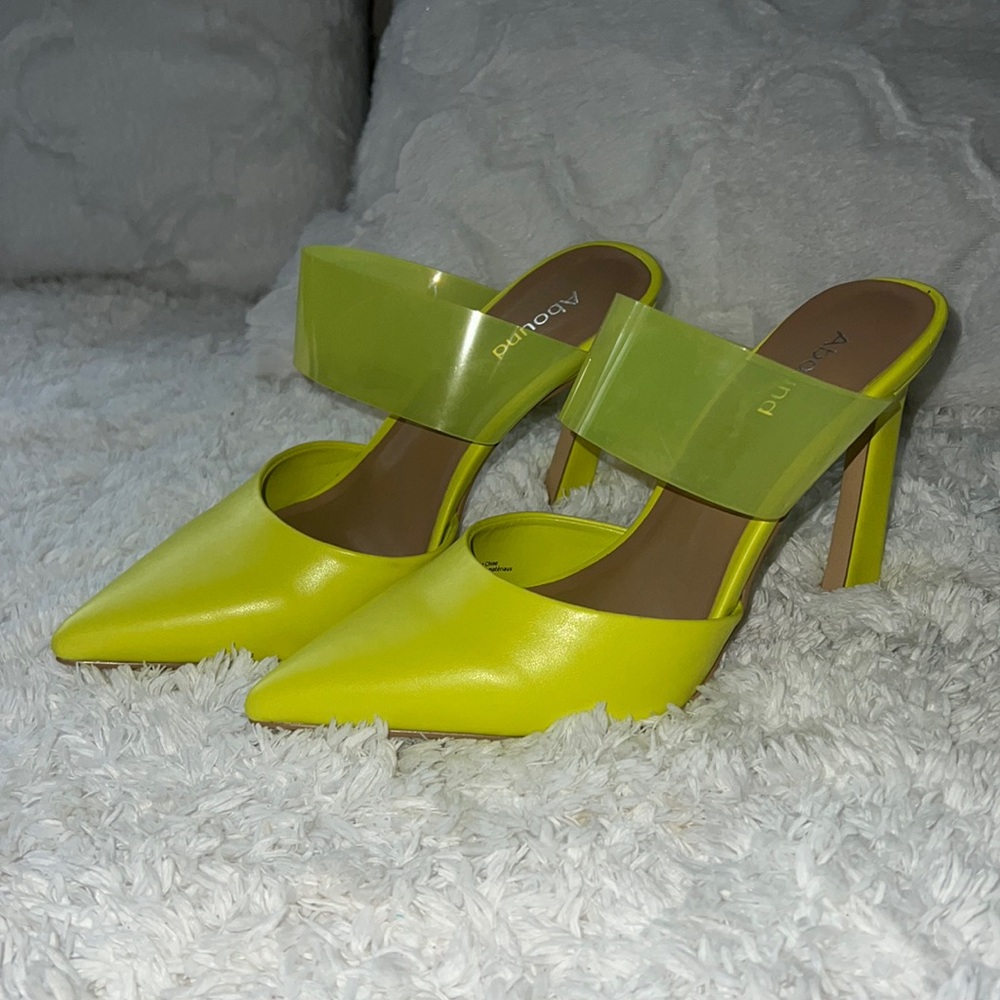 NWT - Neon High Heels size 6M (fits a 7)